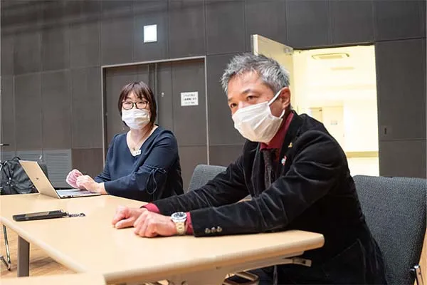 H2Oサンタ事務局長 外間孝次さん(右)、森田英里さん(左)