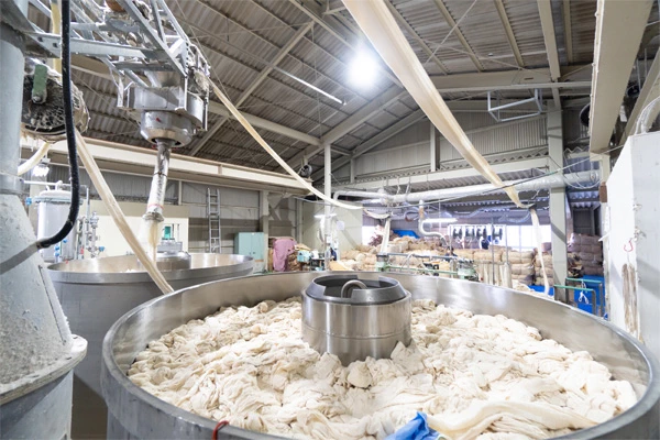 ひとつの釜で1000kg=1トンものタオルを漂白加工できる