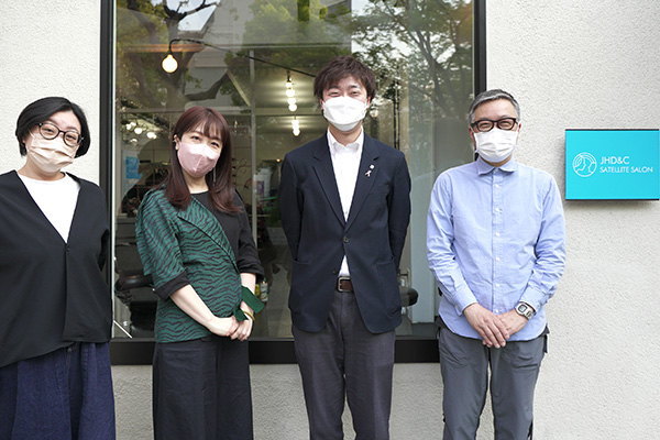 集合写真( JHD&C SATELLITE SALONの前で)